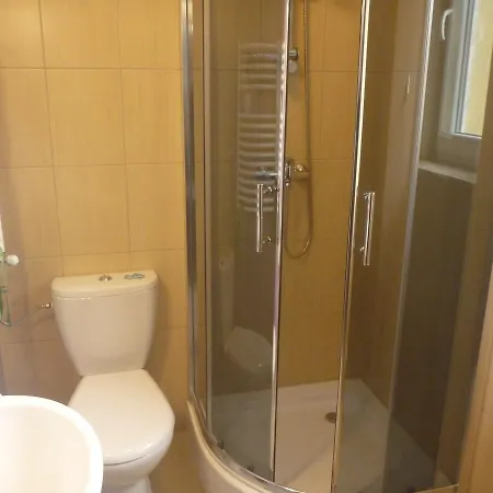 Osrodek Wypoczynkowy Nad Stawem - Przy Promenadzie, Wybierany Przez Gosci Ceniacych Cisze I Komfortowy Wypoczynek W Bezposrednim Sasiedztwie Parku Zdrojowego Z Teznia Solankowa Kudowa-Zdrój