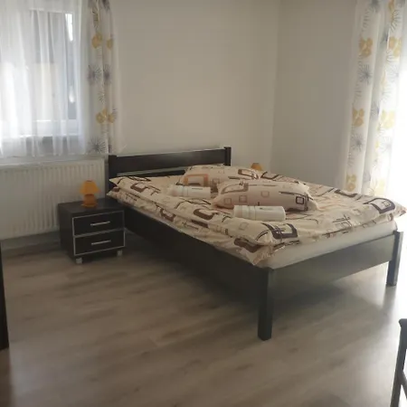 Bed & Breakfast Osrodek Wypoczynkowy Nad Stawem - Holiday Resort By The Lake - Erholungsheim Am See - Prazdninovy Dum U Jezera Kudowa Zdroj