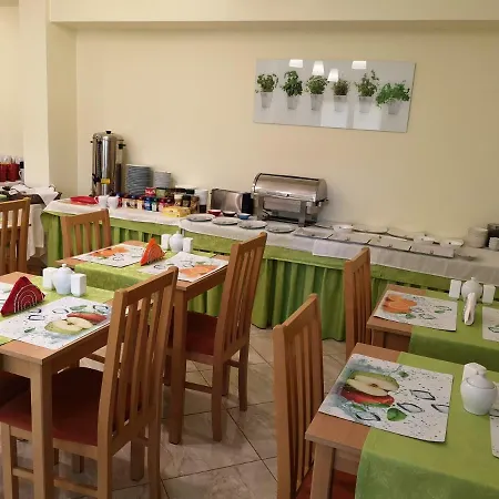 Osrodek Wypoczynkowy Nad Stawem - Przy Promenadzie, Wybierany Przez Gosci Ceniacych Cisze I Komfortowy Wypoczynek W Bezposrednim Sasiedztwie Parku Zdrojowego Z Teznia Solankowa 3* Kudowa-Zdrój