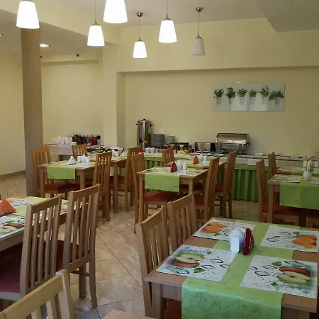 Frühstückspension Osrodek Wypoczynkowy Nad Stawem - Przy Promenadzie, Wybierany Przez Gosci Ceniacych Cisze I Komfortowy Wypoczynek W Bezposrednim Sasiedztwie Parku Zdrojowego Z Teznia Solankowa Bad Kudowa
