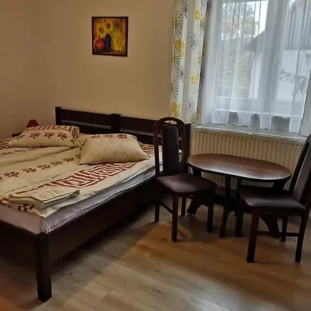 Bed & Breakfast Osrodek Wypoczynkowy Nad Stawem - Przy Promenadzie, Wybierany Przez Gosci Ceniacych Cisze I Komfortowy Wypoczynek W Bezposrednim Sasiedztwie Parku Zdrojowego Z Teznia Solankowa 3*