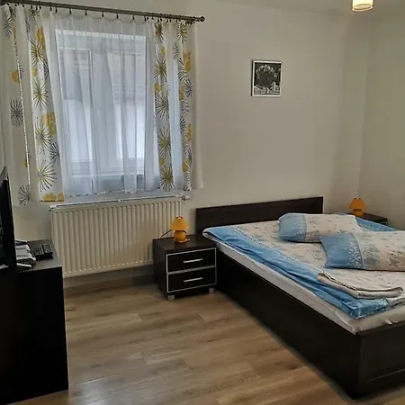 Osrodek Wypoczynkowy Nad Stawem - Przy Promenadzie, Wybierany Przez Gosci Ceniacych Cisze I Komfortowy Wypoczynek W Bezposrednim Sasiedztwie Parku Zdrojowego Z Teznia Solankowa Bed & Breakfast 3*