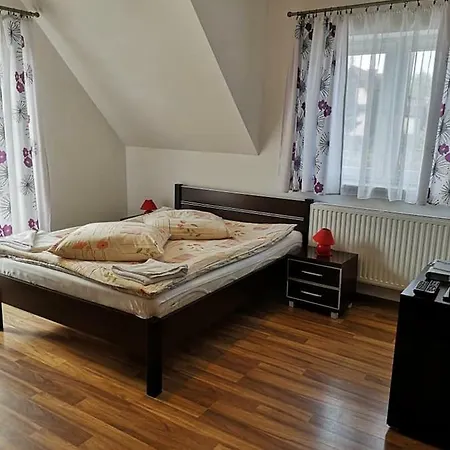 Bed & Breakfast Osrodek Wypoczynkowy Nad Stawem - Przy Promenadzie, Wybierany Przez Gosci Ceniacych Cisze I Komfortowy Wypoczynek W Bezposrednim Sasiedztwie Parku Zdrojowego Z Teznia Solankowa Kudowa-Zdrój