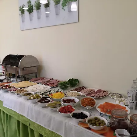 Osrodek Wypoczynkowy Nad Stawem - Przy Promenadzie, Wybierany Przez Gosci Ceniacych Cisze I Komfortowy Wypoczynek W Bezposrednim Sasiedztwie Parku Zdrojowego Z Teznia Solankowa 3* Kudowa-Zdrój