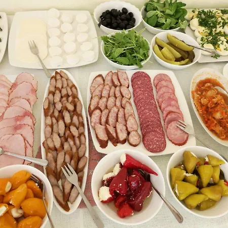 Osrodek Wypoczynkowy Nad Stawem - Kameralny Wybierany Przez Gosci Ceniacych Cisze, Smaczne Sniadania I Komfortowy Wypoczynek W Bezposrednim Sasiedztwie Parku Zdrojowego Kudowa-Zdrój