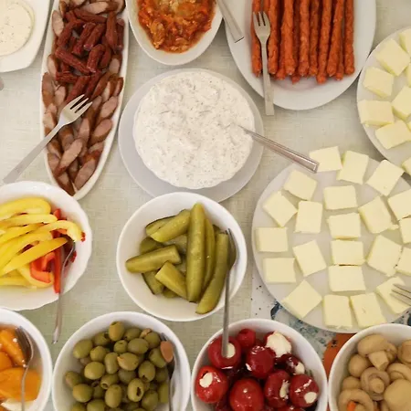 Osrodek Wypoczynkowy Nad Stawem - Kameralny Wybierany Przez Gosci Ceniacych Cisze, Smaczne Sniadania I Komfortowy Wypoczynek W Bezposrednim Sasiedztwie Parku Zdrojowego Bed & Breakfast 3*