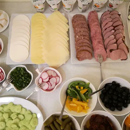 Osrodek Wypoczynkowy Nad Stawem - Kameralny Wybierany Przez Gosci Ceniacych Cisze, Smaczne Sniadania I Komfortowy Wypoczynek W Bezposrednim Sasiedztwie Parku Zdrojowego 3*