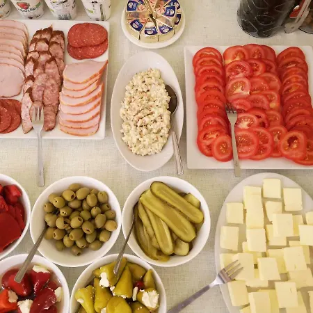 Osrodek Wypoczynkowy Nad Stawem - Kameralny Wybierany Przez Gosci Ceniacych Cisze, Smaczne Sniadania I Komfortowy Wypoczynek W Bezposrednim Sasiedztwie Parku Zdrojowego Bed & Breakfast