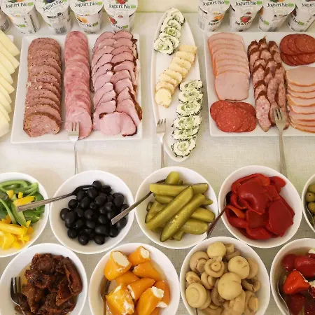 Osrodek Wypoczynkowy Nad Stawem - Kameralny Wybierany Przez Gosci Ceniacych Cisze, Smaczne Sniadania I Komfortowy Wypoczynek W Bezposrednim Sasiedztwie Parku Zdrojowego 3*