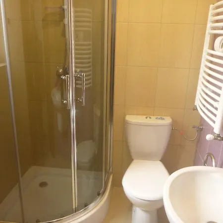 Bed & Breakfast Osrodek Wypoczynkowy Nad Stawem Vis A Vis Parku Zdrojowego Z Teznia Solankowa - By The - Erholungsheim Am - Prazdninovy Dum U Jezera