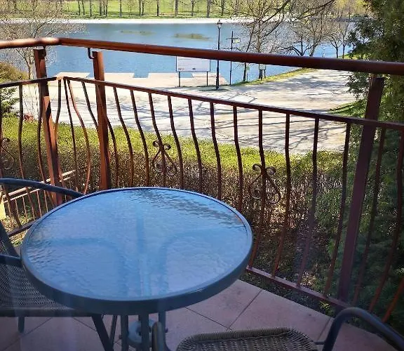 Osrodek Wypoczynkowy Nad Stawem - Kameralny Wybierany Przez Gosci Ceniacych Cisze, Smaczne Sniadania I Komfortowy Wypoczynek W Bezposrednim Sasiedztwie Parku Zdrojowego Bed & Breakfast Kudowa Zdroj