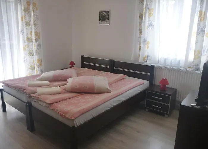 Osrodek Wypoczynkowy Nad Stawem - Kameralny Wybierany Przez Gosci Ceniacych Cisze, Smaczne Sniadania I Komfortowy Wypoczynek W Bezposrednim Sasiedztwie Parku Zdrojowego 3* Kudowa Zdroj