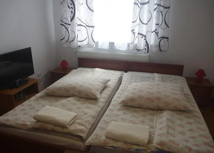 Osrodek Wypoczynkowy Nad Stawem - Kameralny Wybierany Przez Gosci Ceniacych Cisze, Smaczne Sniadania I Komfortowy Wypoczynek W Bezposrednim Sasiedztwie Parku Zdrojowego 3* Kudowa Zdroj