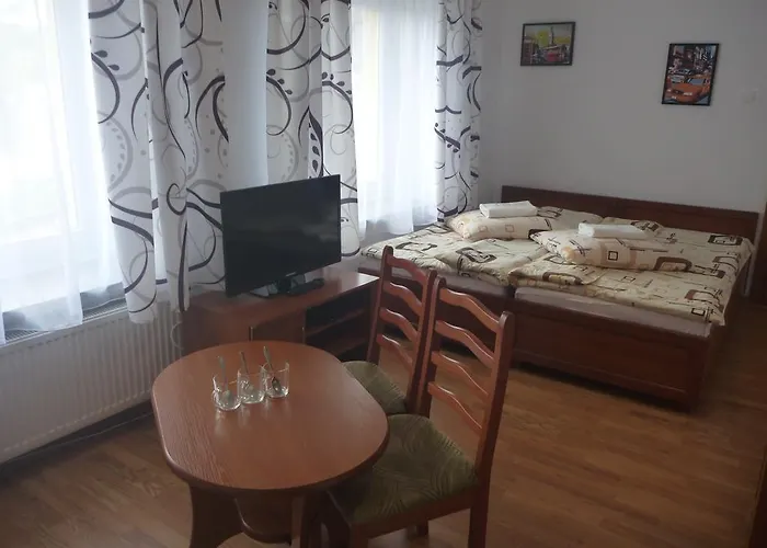 Osrodek Wypoczynkowy Nad Stawem - Kameralny Wybierany Przez Gosci Ceniacych Cisze, Smaczne Sniadania I Komfortowy Wypoczynek W Bezposrednim Sasiedztwie Parku Zdrojowego