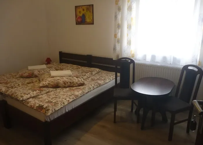 Osrodek Wypoczynkowy Nad Stawem - Kameralny Wybierany Przez Gosci Ceniacych Cisze, Smaczne Sniadania I Komfortowy Wypoczynek W Bezposrednim Sasiedztwie Parku Zdrojowego 3* Kudowa Zdroj