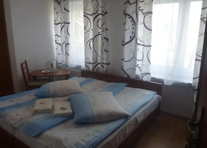 Bed & Breakfast Osrodek Wypoczynkowy Nad Stawem - Kameralny Wybierany Przez Gosci Ceniacych Cisze, Smaczne Sniadania I Komfortowy Wypoczynek W Bezposrednim Sasiedztwie Parku Zdrojowego Kudowa Zdroj