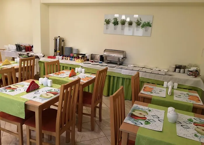 Osrodek Wypoczynkowy Nad Stawem - Kameralny Wybierany Przez Gosci Ceniacych Cisze, Smaczne Sniadania I Komfortowy Wypoczynek W Bezposrednim Sasiedztwie Parku Zdrojowego 3* Kudowa Zdroj