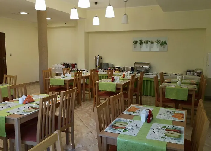 Bed & Breakfast Osrodek Wypoczynkowy Nad Stawem - Kameralny Wybierany Przez Gosci Ceniacych Cisze, Smaczne Sniadania I Komfortowy Wypoczynek W Bezposrednim Sasiedztwie Parku Zdrojowego Kudowa Zdroj