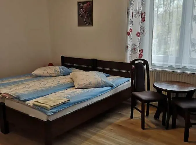 Bed & Breakfast Osrodek Wypoczynkowy Nad Stawem - Kameralny Wybierany Przez Gosci Ceniacych Cisze, Smaczne Sniadania I Komfortowy Wypoczynek W Bezposrednim Sasiedztwie Parku Zdrojowego Kudowa Zdroj