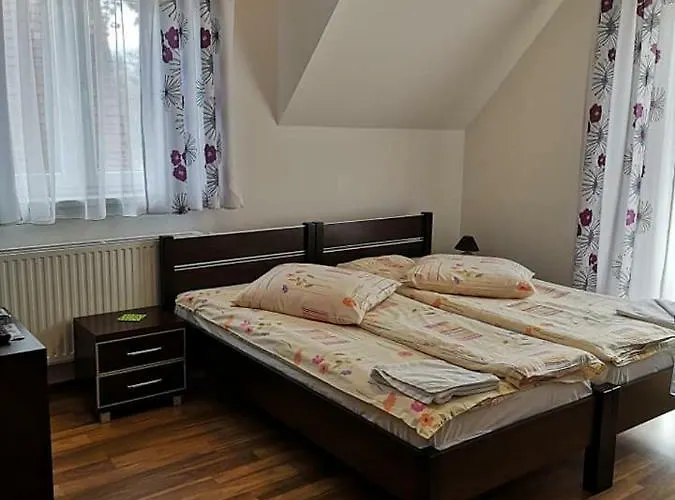 Osrodek Wypoczynkowy Nad Stawem - Kameralny Wybierany Przez Gosci Ceniacych Cisze, Smaczne Sniadania I Komfortowy Wypoczynek W Bezposrednim Sasiedztwie Parku Zdrojowego 3*