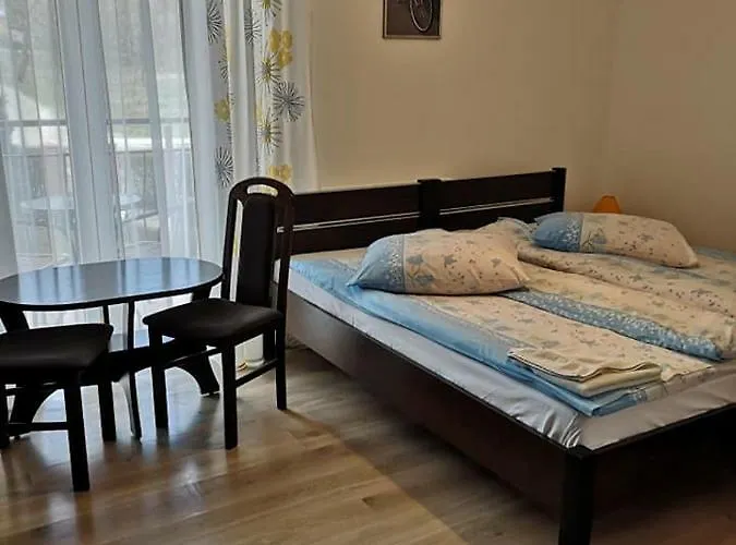 Osrodek Wypoczynkowy Nad Stawem - Kameralny Wybierany Przez Gosci Ceniacych Cisze, Smaczne Sniadania I Komfortowy Wypoczynek W Bezposrednim Sasiedztwie Parku Zdrojowego Bed & Breakfast 3*