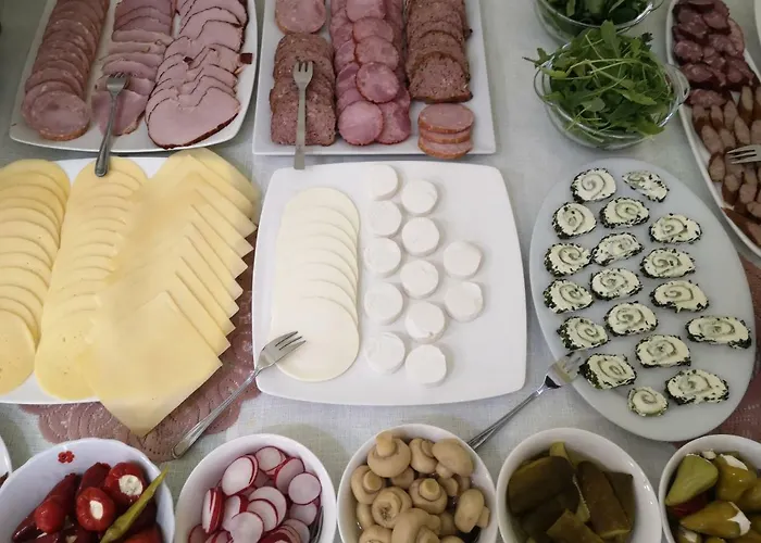 Osrodek Wypoczynkowy Nad Stawem - Kameralny Wybierany Przez Gosci Ceniacych Cisze, Smaczne Sniadania I Komfortowy Wypoczynek W Bezposrednim Sasiedztwie Parku Zdrojowego Bed & Breakfast 3*