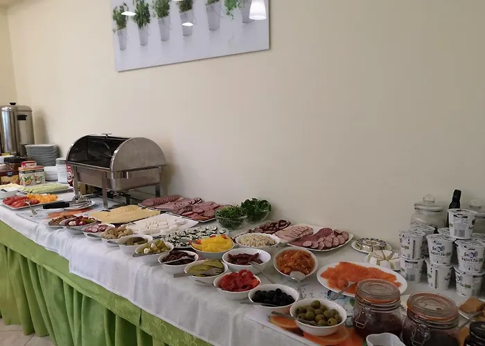 Osrodek Wypoczynkowy Nad Stawem - Kameralny Wybierany Przez Gosci Ceniacych Cisze, Smaczne Sniadania I Komfortowy Wypoczynek W Bezposrednim Sasiedztwie Parku Zdrojowego 3* Kudowa Zdroj