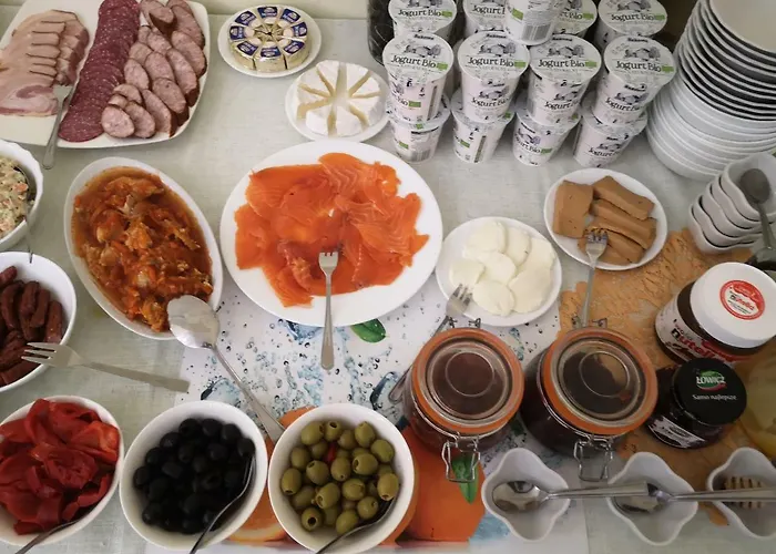 Bed & Breakfast Osrodek Wypoczynkowy Nad Stawem - Kameralny Wybierany Przez Gosci Ceniacych Cisze, Smaczne Sniadania I Komfortowy Wypoczynek W Bezposrednim Sasiedztwie Parku Zdrojowego Kudowa Zdroj