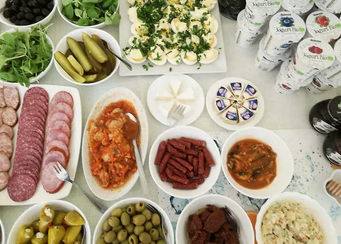 Osrodek Wypoczynkowy Nad Stawem - Kameralny Wybierany Przez Gosci Ceniacych Cisze, Smaczne Sniadania I Komfortowy Wypoczynek W Bezposrednim Sasiedztwie Parku Zdrojowego