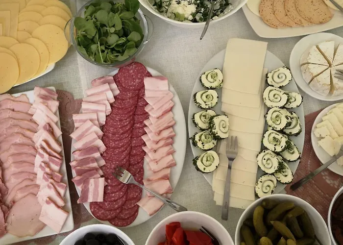 Osrodek Wypoczynkowy Nad Stawem - Kameralny Wybierany Przez Gosci Ceniacych Cisze, Smaczne Sniadania I Komfortowy Wypoczynek W Bezposrednim Sasiedztwie Parku Zdrojowego Kudowa Zdroj