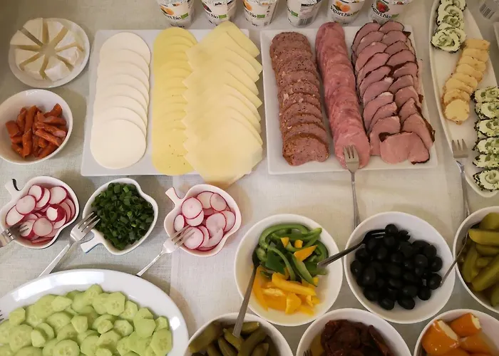 Osrodek Wypoczynkowy Nad Stawem - Kameralny Wybierany Przez Gosci Ceniacych Cisze, Smaczne Sniadania I Komfortowy Wypoczynek W Bezposrednim Sasiedztwie Parku Zdrojowego 3*